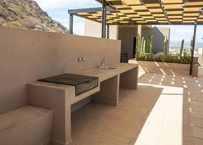 New W/rooftop Pool & View