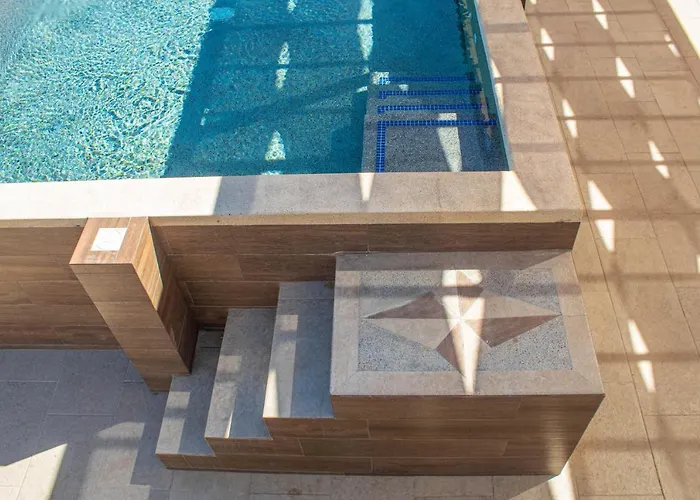 New W/rooftop Pool & View *