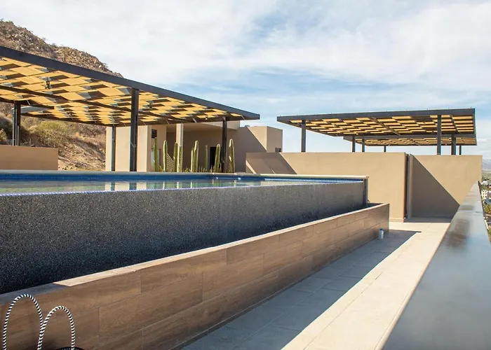 New W/rooftop Pool & View